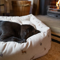 Box Bed For Dogs in Woodlands – Woodland Peacock, Without Personalization pour les activités extérieures